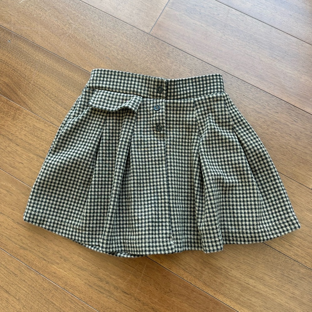 Zara’s girls shorts size 9